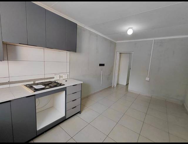 1 BEDROOM PROPERTY TO RENT IN LOMBARDY EAST